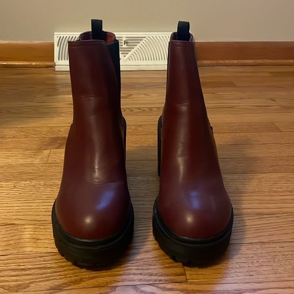 Urban Outfitters booties size 10